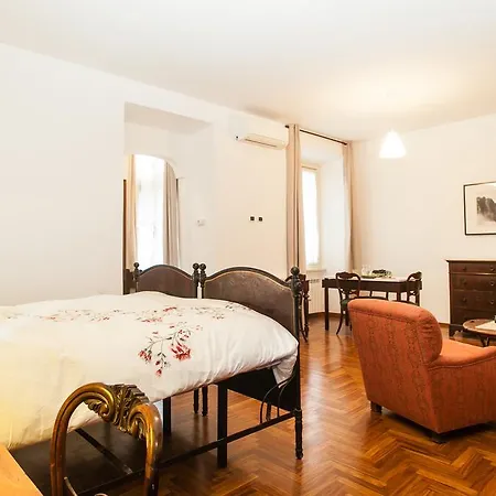 Casa Di Fenizio * Roma